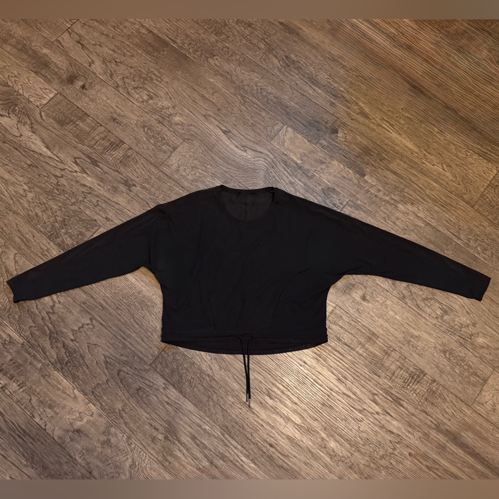 lululemon athletica Black Long Sleeve  Crop Top With String For Adjustment.
